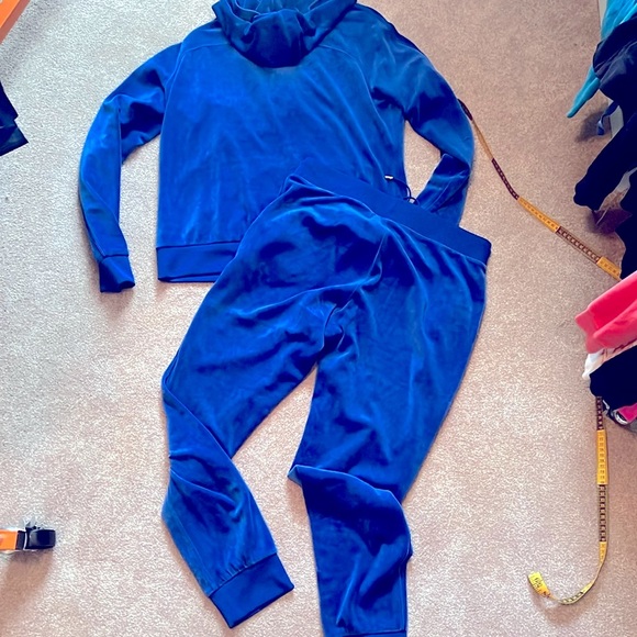 Juicy Couture Vintage Track Suit. Pls note:Size XL Jacket and Large pants. - Picture 4 of 7